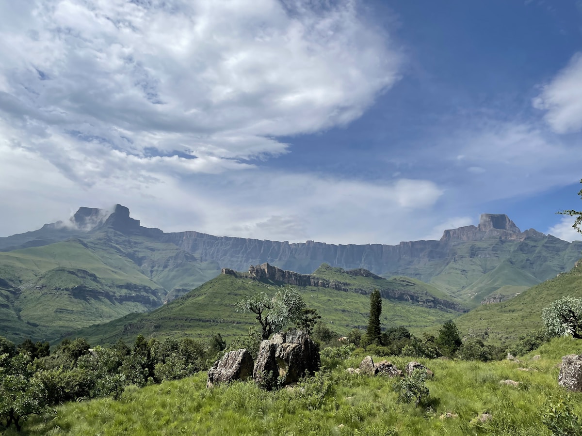 The Drakensberg Amphitheatre and Sentinel Peak rising above green valleys, Royal Natal National Park, KwaZulu-Natal, South Africa